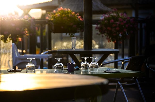 Activitatea a peste 15 restaurante si cluburi din Centrul Istoric al Capitalei, suspendata de Politia Locala