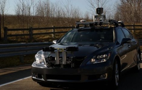 Japonezii nu se grabesc: Toyota si Lexus nu vor oferi sisteme autonome avansate pana in 2020