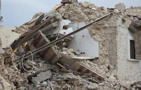 Cutremur in Italia, soldat cu doi morti si 39 de raniti