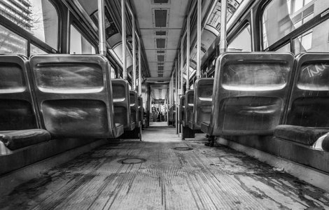 Un tramvai a luat foc in zona AFI Cotroceni din Capitala. Patru persoane vor fi transportate la spital