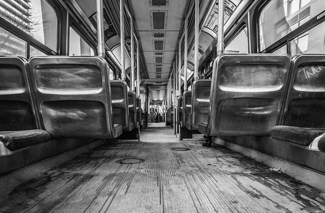 Un tramvai a luat foc in zona AFI Cotroceni din Capitala. Patru persoane vor fi transportate la spital