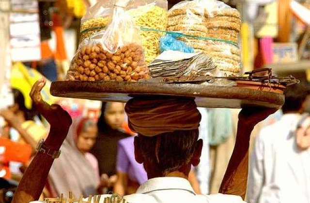 India: Foametea scoate oamenii in strada