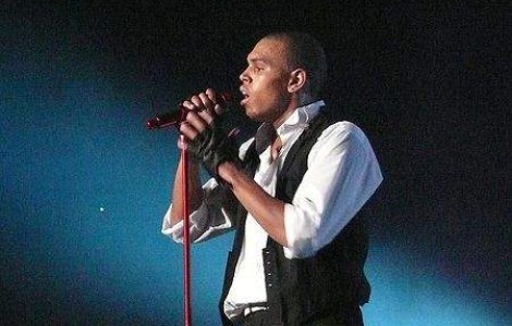  Video  Chris Brown are voie sa se apropie de Rihanna