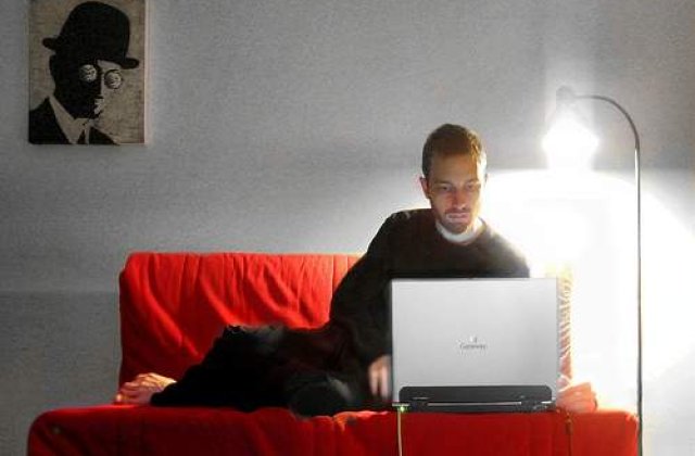 Roman arestat in SUA pentru frauda pe internet