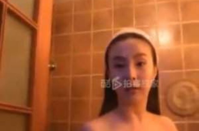 [VIDEO] A postat un clip cu fiica sa goala, pentru a-i gasi pretendent