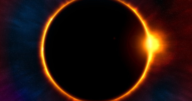 Un barbat din New York si-a ars retina dupa ce s-a uitat la eclipsa prin gaura unei pungi