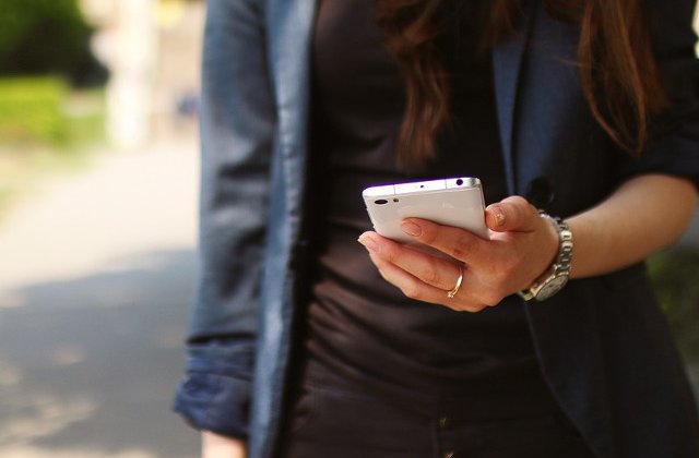 Top 10 obiceiuri bizare pe care credeai ca doar tu le ai. Sunt mai des intalnite decat crezi!