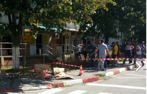 Barbatul bolnav psihic care a injunghiat mortal o femeie pe strada a fost profesor