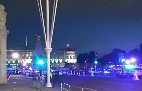 Un barbat a atacat cu cutitul mai multi politisti. A fost retinut in baza legislatiei antiteroriste