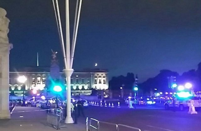 Un barbat a atacat cu cutitul mai multi politisti. A fost retinut in baza legislatiei antiteroriste