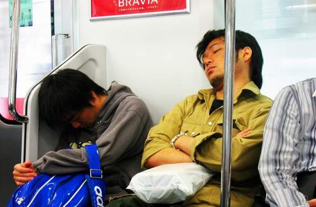 De ce ne trezim obositi?