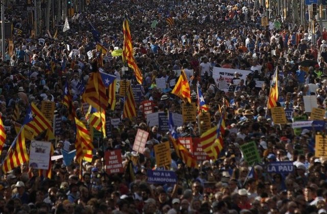 [VIDEO] 500.000 de oameni, in strada la Barcelona. Regele Spaniei a fost huiduit