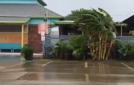  Video  Cel putin un mort si 12 raniti dupa uraganul din Texas