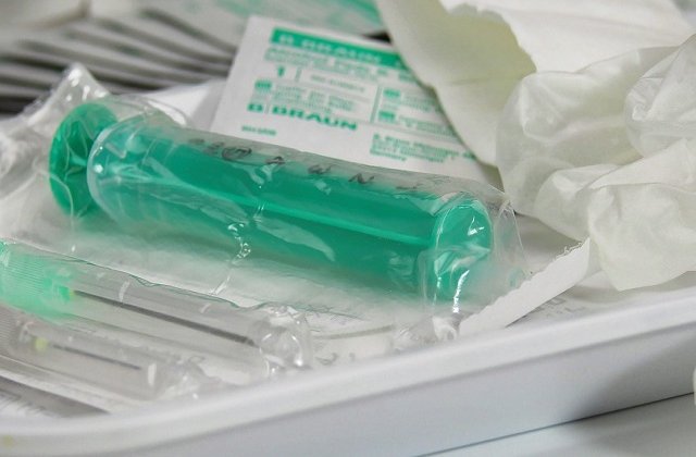 Medic: Refuzul parintilor de a vaccina copilul ii poate aduce in fata instantei