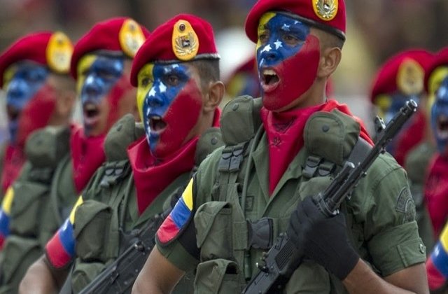 Venezulea isi mobilizeaza tancurile si militarii in fata "amenintarii" americane