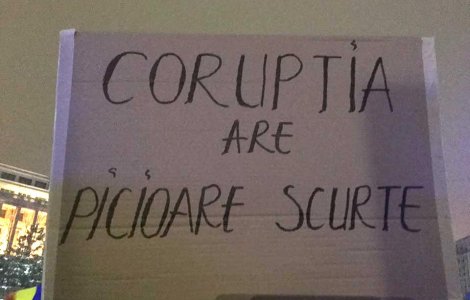 Proteste in mai multe orase din tara. Peste 1.000 de oameni sunt in Piata Victoriei