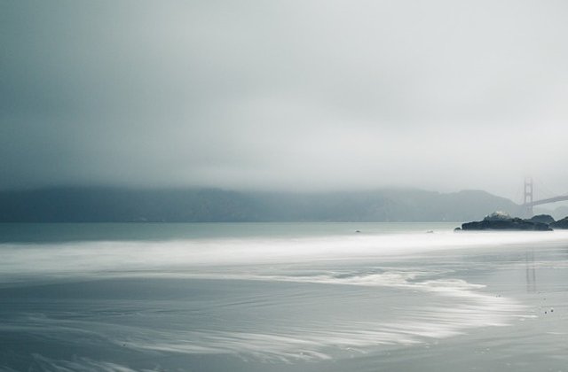 M. Britanie: Peste 100 de persoane au avut nevoie de ingrijiri medicale pe coasta de est a Sussex, afectata de o "ceata toxica"