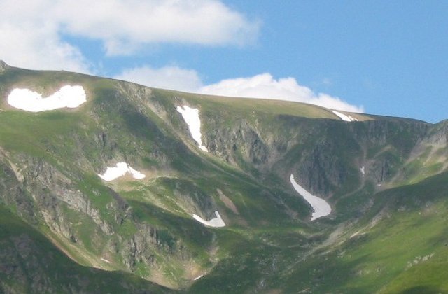 Un turist in varsta de 19 ani a murit in Parcul National Domogled