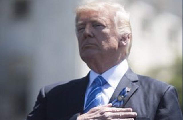 Donald Trump viziteaza doua orase din Texas, pentru a stabili pagubele produse de uraganul Harvey