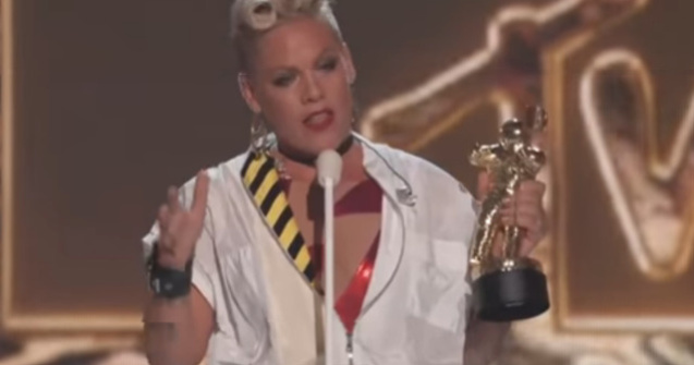  Video  Discursul emotionant al artistei Pink la VMA, aclamat drept unul dintre cele mai bune din istoria premiilor. Ce a spus cantareata
