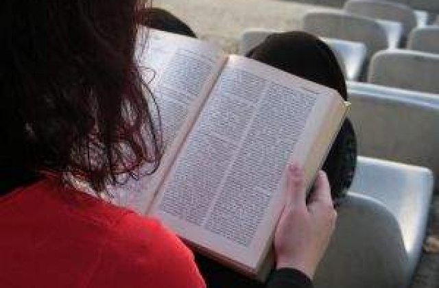 Tinerii care pleaca la studii in strainatate vor sa schimbe Romania