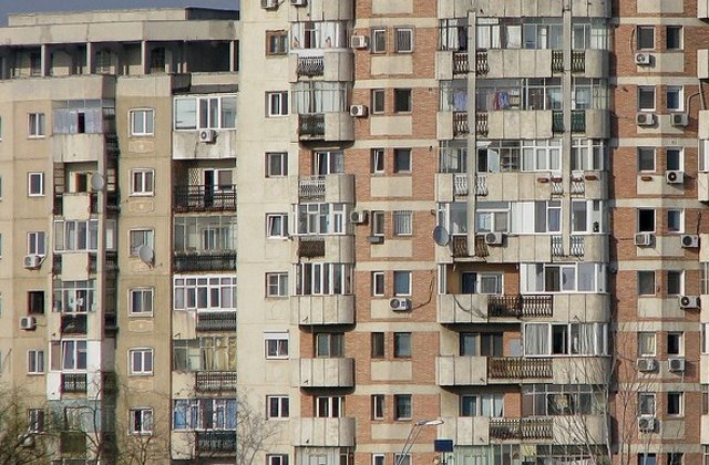 O femeie a murit dupa ce a cazut de la etajul al saptelea al blocului in care locuia