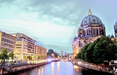 Alerta cu bomba la Ambasada Canadei de la Berlin