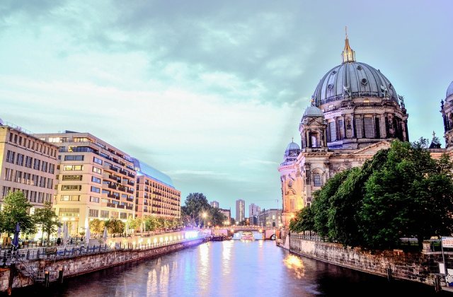 Alerta cu bomba la Ambasada Canadei de la Berlin