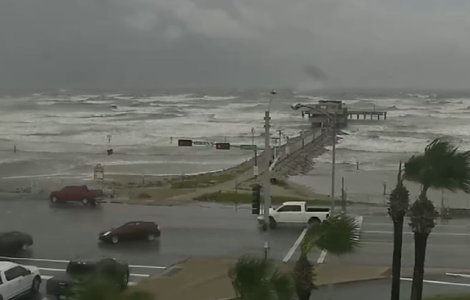 Risc de explozie la o uzina chimica, dupa uraganul Harvey