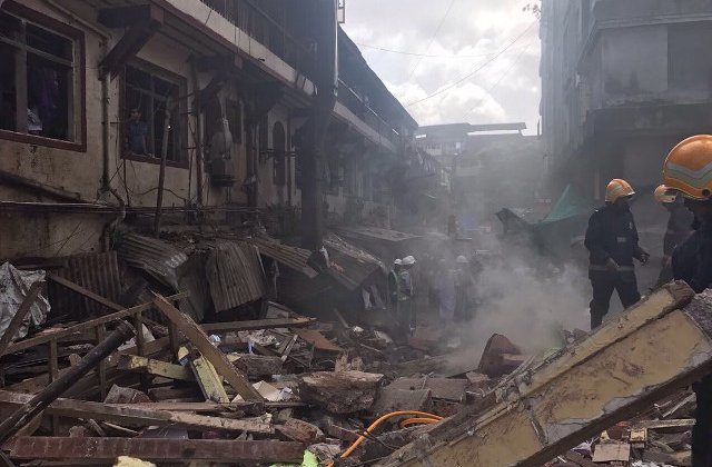 21 de morti dupa ce o cladire s-a prabusit in India