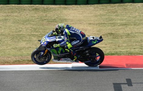 Valentino Rossi, dus de urgenta la spital: "Se simte foarte rau, are dureri foarte mari"