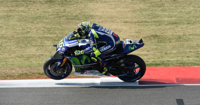 Valentino Rossi, dus de urgenta la spital: "Se simte foarte rau, are dureri foarte mari"