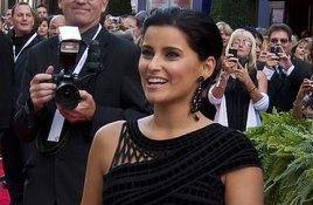 Nelly Furtado doneaza banii primiti de la Gaddafi