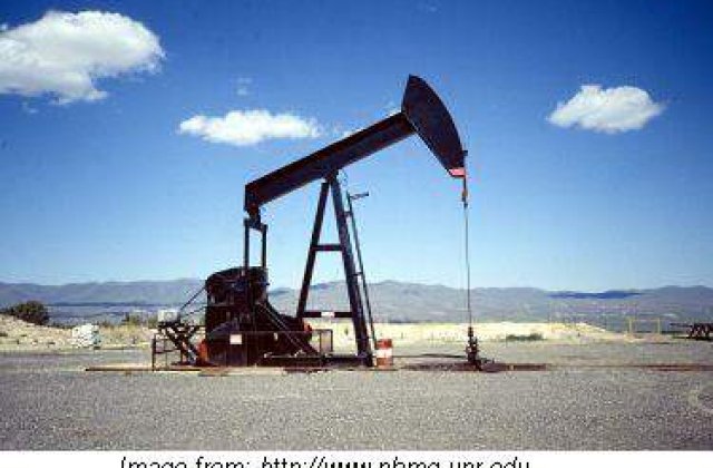 Petrol la pret maxim, aur la pret de record