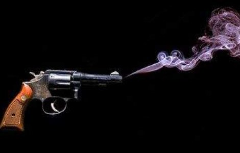 Impuscat in cap de politisti dupa ce a fost prins furand