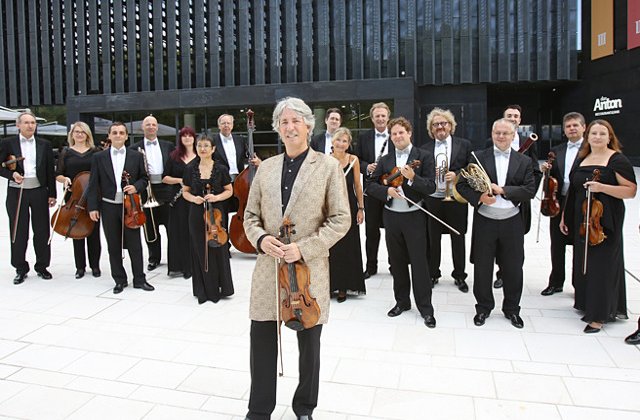 Johann Strauss Ensemble & Russell McGregor aduc stralucirea Craciunului vienez in Romania!