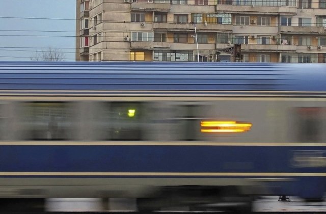 Intarzieri mai mari de trei ore ale trenurilor dupa o defectiune la firul de contact al liniei intre Videle si Ciolpani