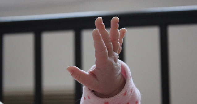 Un copil a facut alergie severa de la un leucoplast. Medicii sunt acuzati de indiferenta