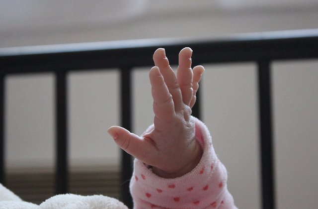 Un copil a facut alergie severa de la un leucoplast. Medicii sunt acuzati de indiferenta