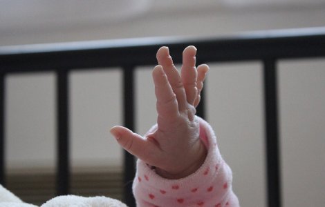 Un copil a facut alergie severa de la un leucoplast. Medicii sunt acuzati de indiferenta