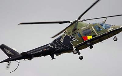 Un pilot a cazut din...