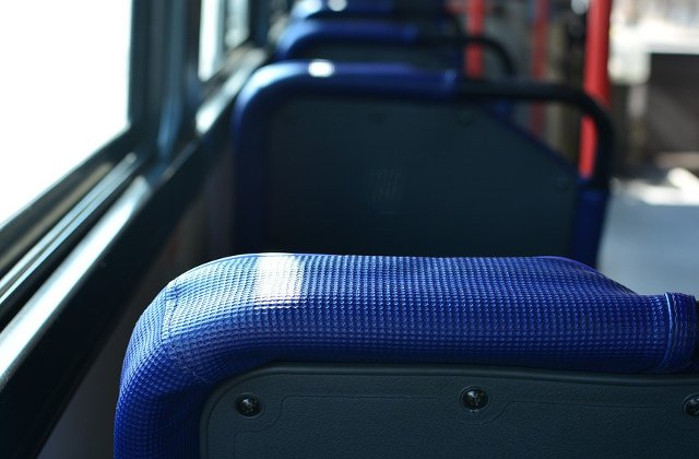 Un autobuz cu 50 de pasageri a fost cuprins de flacari