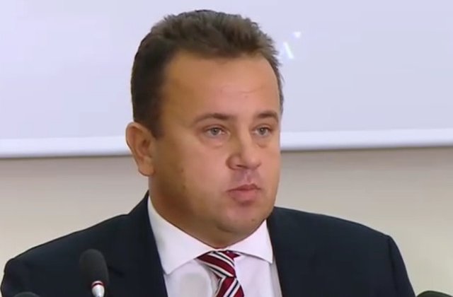 Elevii de clasa a V-a vor avea un singur manual pentru 12 materii