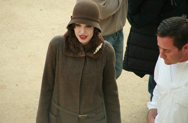 Angelina Jolie, disperata ca a imbatranit, e gata de operatii estetice