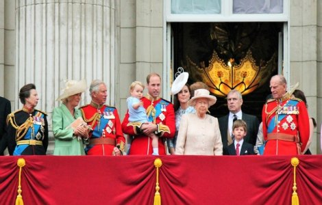  Top  Reguli bizare pe care Familia Regala britanica trebuie sa le respecte