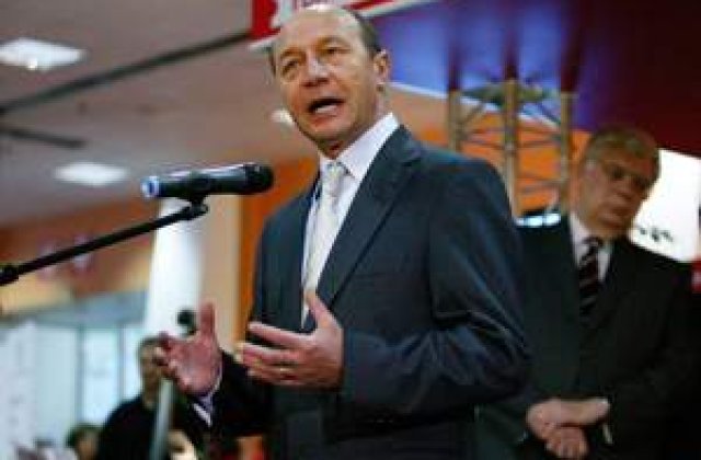 Basescu: Romania nu are sanse fara reforma in educatie, sanatate, administratie si natalitate