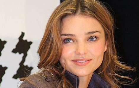  Video  Miranda Kerr s-a intors pe catwalk