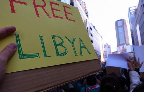 Rebelii libieni afirma ca au doborat un avion al fortelor lui Gaddafi