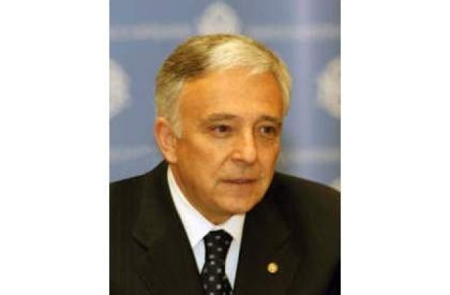 Isarescu, decorat cu Legiunea de Onoare