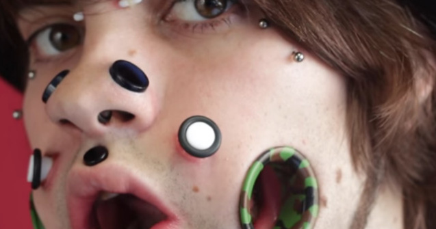  Top  Corpul lor ar soca orice om normal. Top 6 oameni care au intrat in Cartea Recordurilor